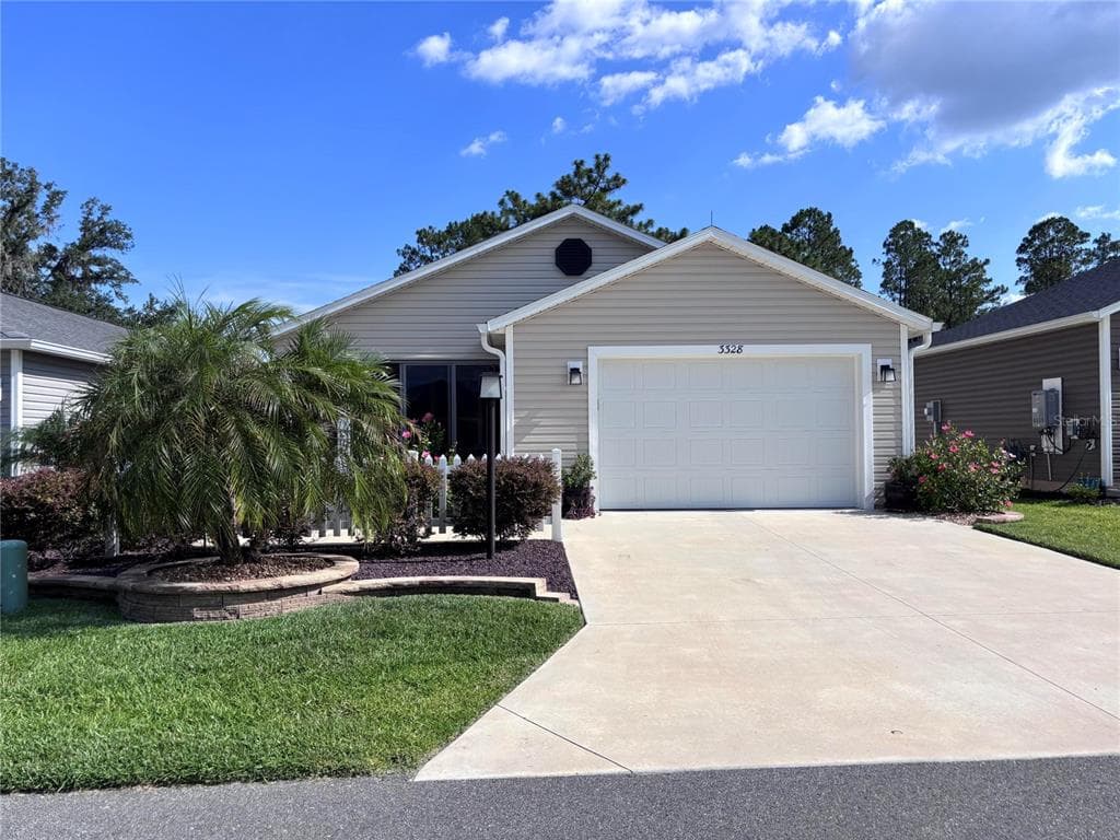 3328 DAVIS TERRACE - 2bd/2ba - $310,000 - THE VILLAGES, FL