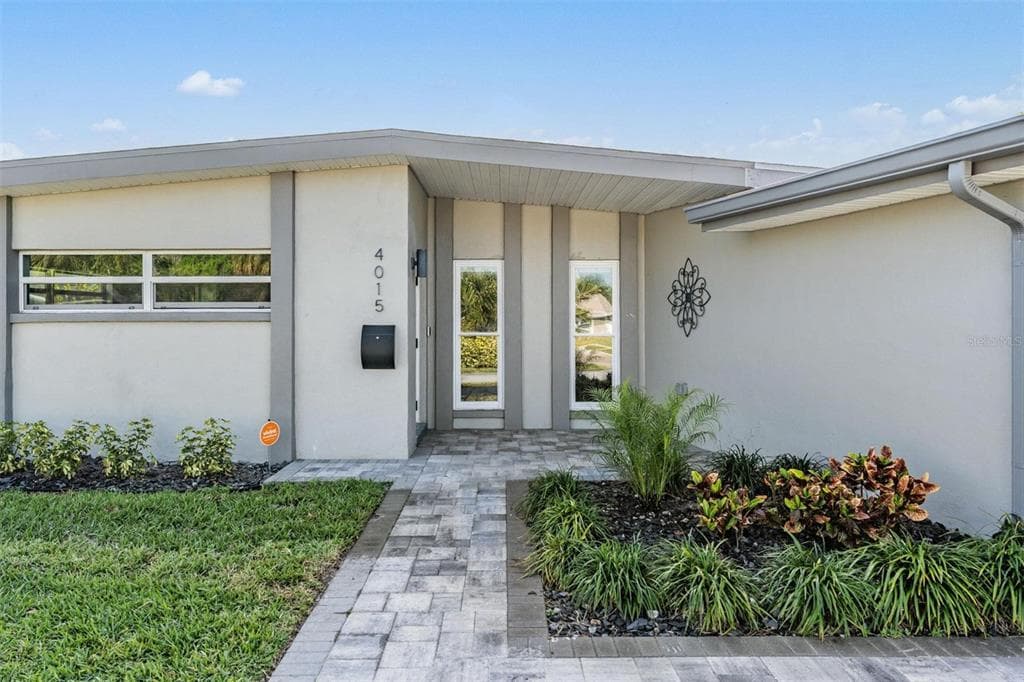 4015 OVERLOOK DRIVE NE - 4bd/2ba - $560,000 - ST PETERSBURG, FL