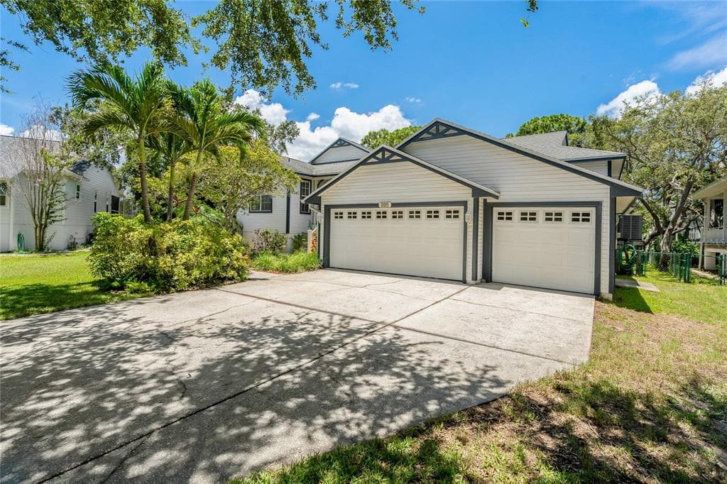 389 GRAND BAY DRIVE - 3bd/2ba - $875,000 - PALM HARBOR, FL
