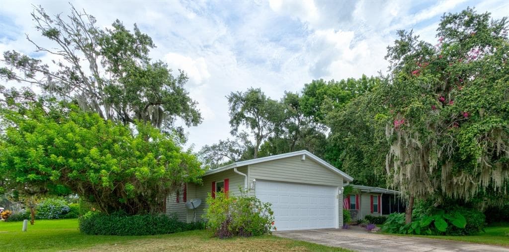 387 MARSH LANDING LOOP - 3bd/2ba - $304,900 - OAK HILL, FL