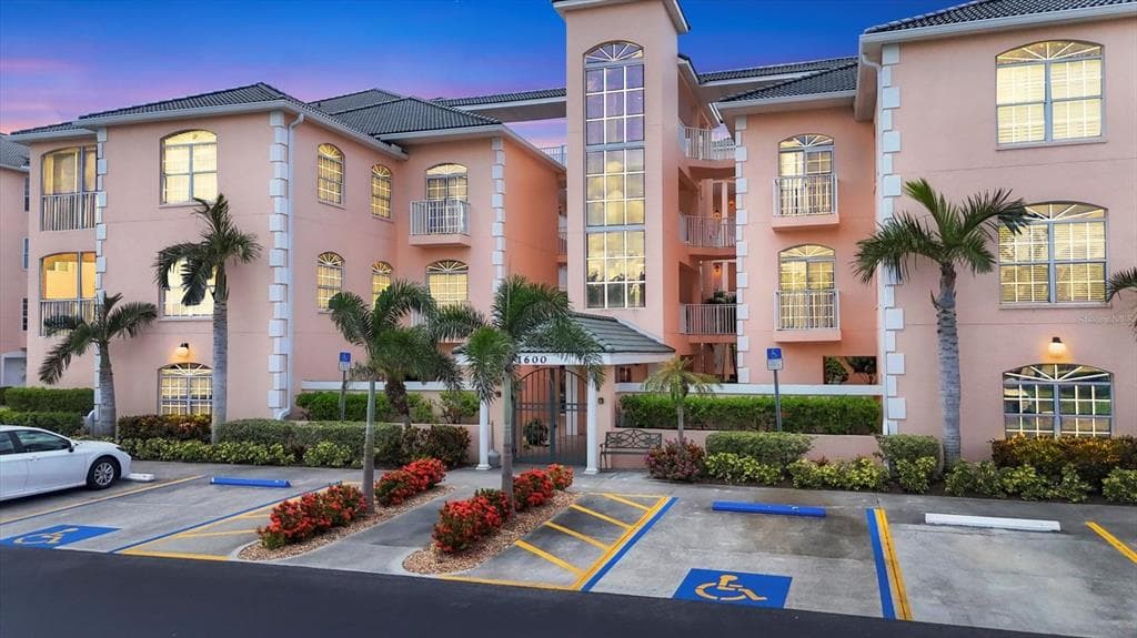 1613 GONDOLA PARK DRIVE UNIT 1613 - 3bd/2ba - $304,900 - VENICE, FL