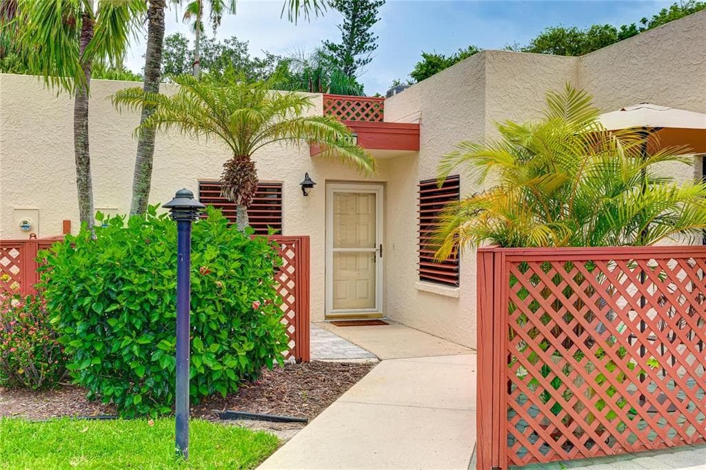 814 SPRING LAKES BOULEVARD UNIT 14 - 3bd/2ba - $249,900 - BRADENTON, FL