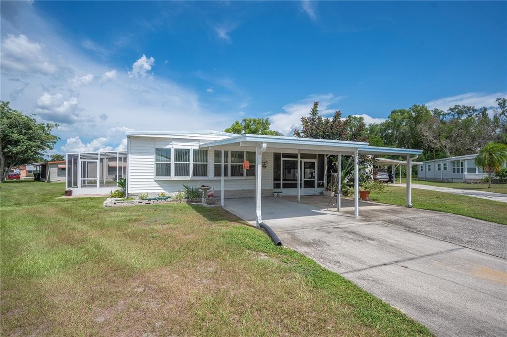 1610 REYNOLDS ROAD UNIT 214 - 2bd/2ba - $123,500 - LAKELAND, FL