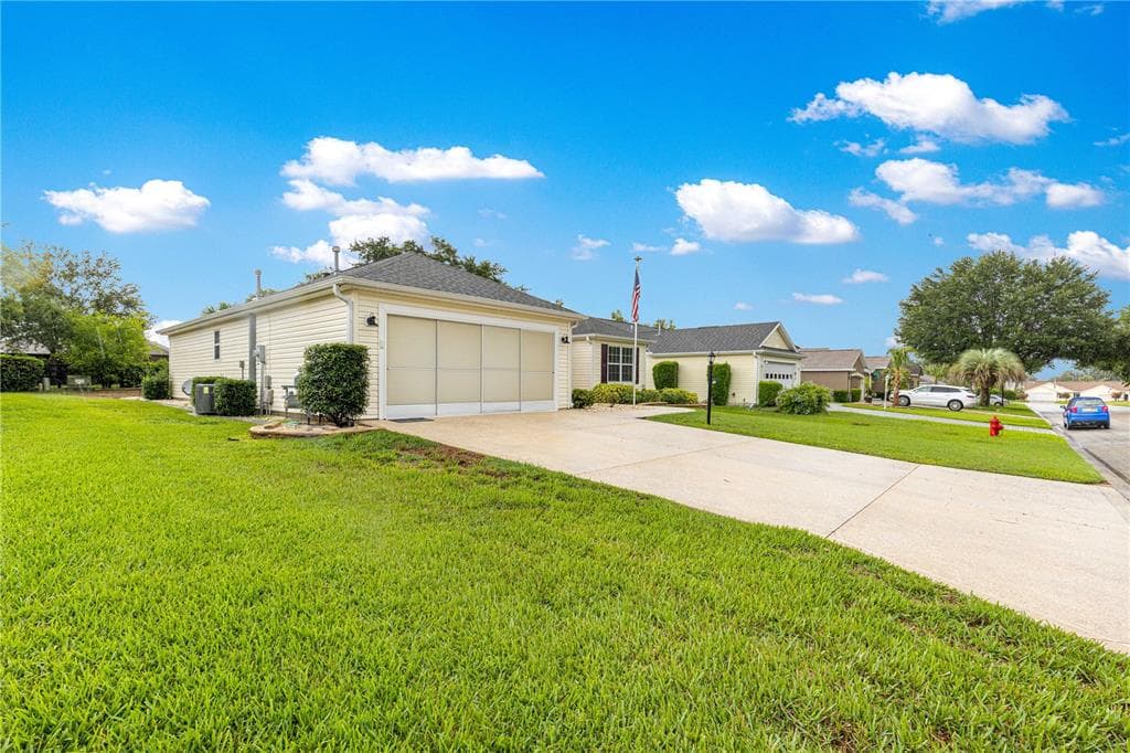 9161 SE 169TH BENTLEY STREET - 3bd/2ba - $333,000 - THE VILLAGES, FL
