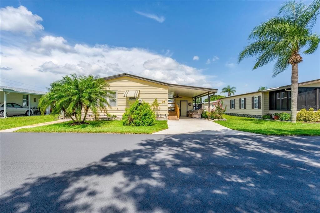 5707 45TH STREET E UNIT 136 - 2bd/2ba - $176,000 - BRADENTON, FL