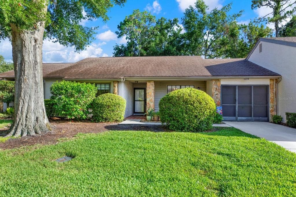 6654 BRAMBLELEAF DRIVE - 2bd/2ba - $229,000 - SPRING HILL, FL