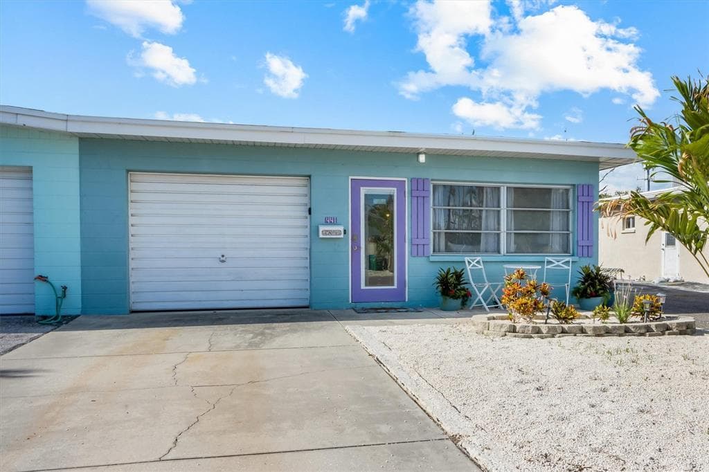 441 62ND STREET - 2bd/2ba - $615,000 - HOLMES BEACH, FL
