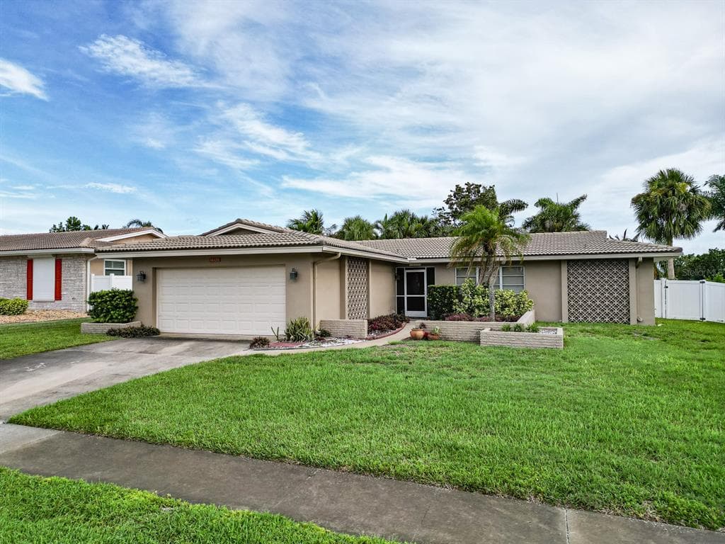 14424 NEPTUNE ROAD - 3bd/2ba - $650,000 - SEMINOLE, FL