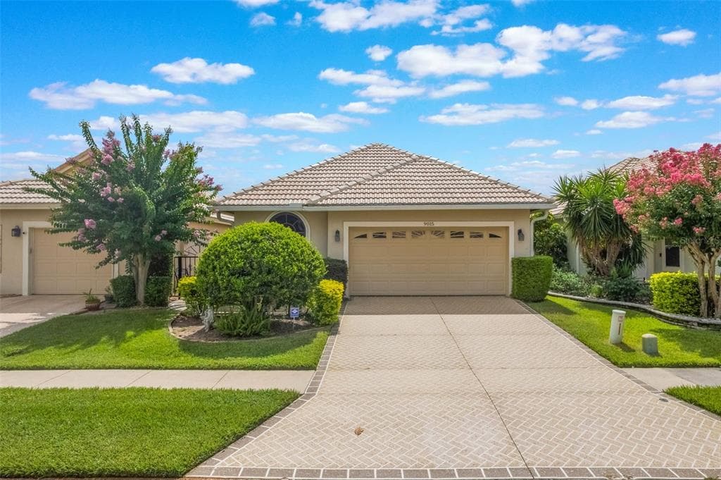 9015 SAINT ANDREWS WAY WAY - 3bd/2ba - $369,000 - MOUNT DORA, FL