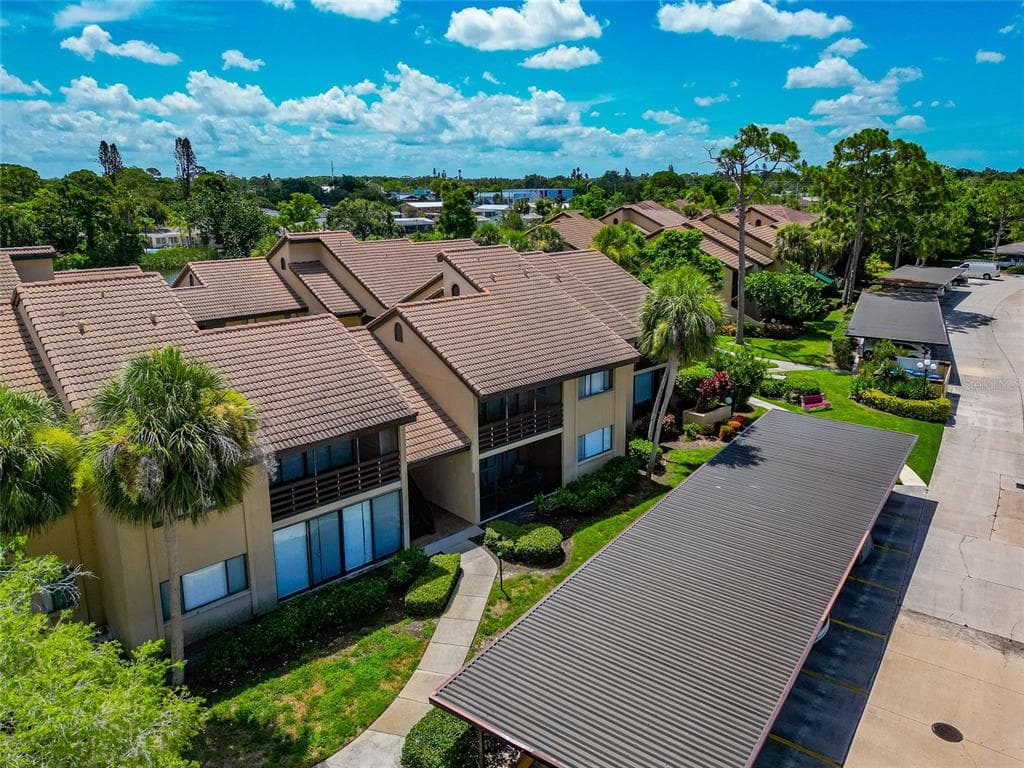 5635 ASHTON LAKE DRIVE UNIT 4 - 2bd/2ba - $230,000 - SARASOTA, FL