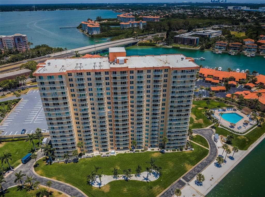 4900 BRITTANY DRIVE S UNIT 1413 - 2bd/2ba - $464,900 - ST PETERSBURG, FL