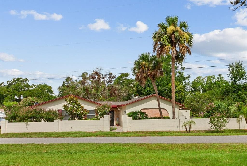 334 MAPLE DRIVE - 4bd/2ba - $539,000 - LONGWOOD, FL