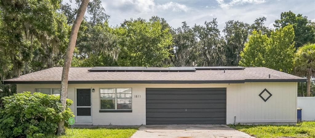 1811 QUEEN PALM DRIVE - 3bd/2ba - $289,900 - EDGEWATER, FL