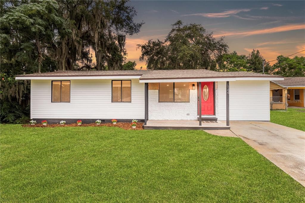 144 DELESPINE DRIVE - 3bd/2ba - $298,000 - DEBARY, FL