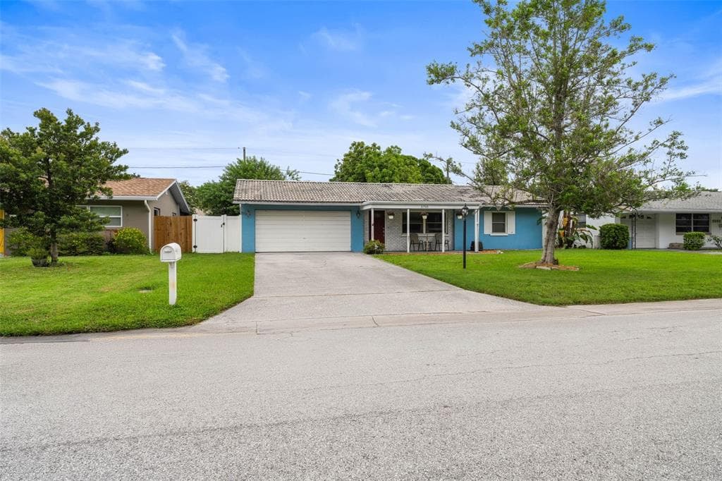 5705 45TH AVENUE N - 3bd/2ba - $342,500 - KENNETH CITY, FL