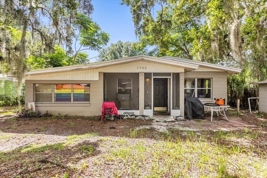 1723 MAGNOLIA LANE - 3bd/2ba - $255,000 - KISSIMMEE, FL