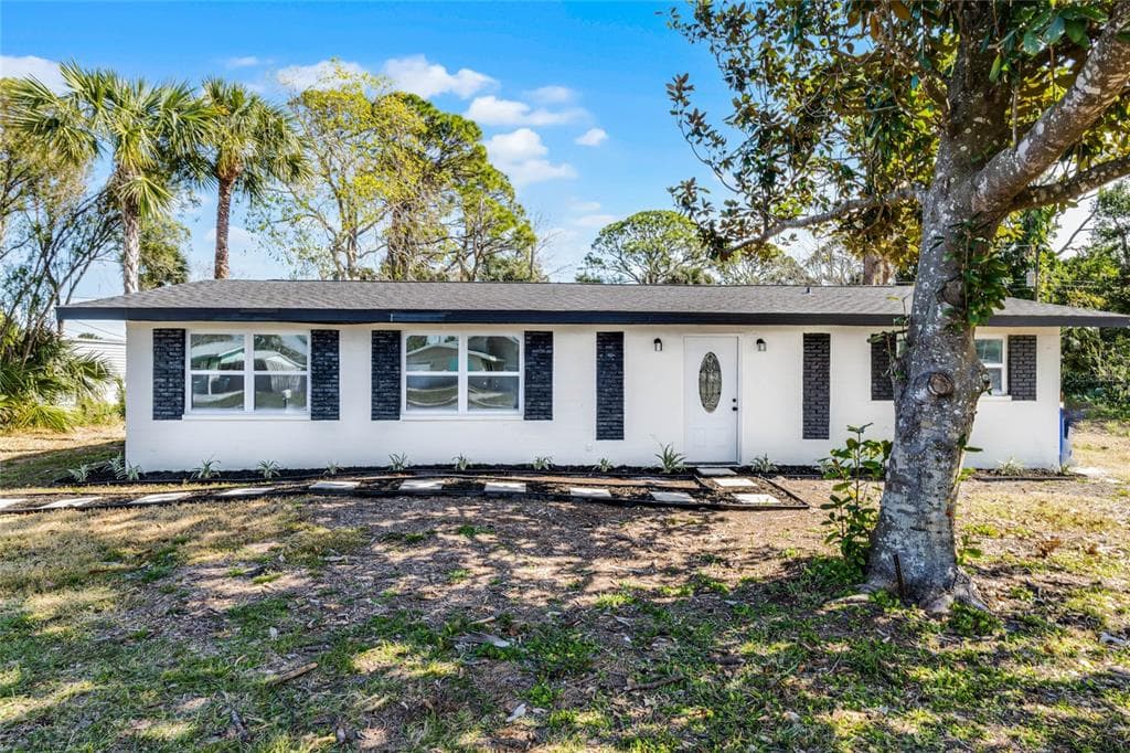 1021 FLAGLER AVENUE - 3bd/2ba - $275,000 - EDGEWATER, FL