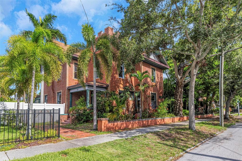950 12TH STREET N - 4bd/5ba - $1,700,000 - ST PETERSBURG, FL