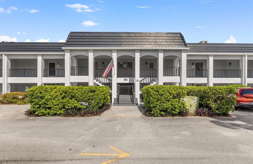 8651 10TH STREET N UNIT 210 - 1bd/1ba - $137,000 - ST PETERSBURG, FL