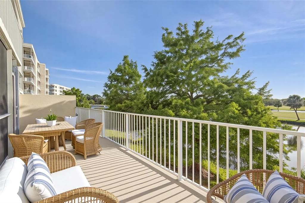 1200 COUNTRY CLUB DRIVE UNIT 6103 - 3bd/2ba - $426,500 - LARGO, FL