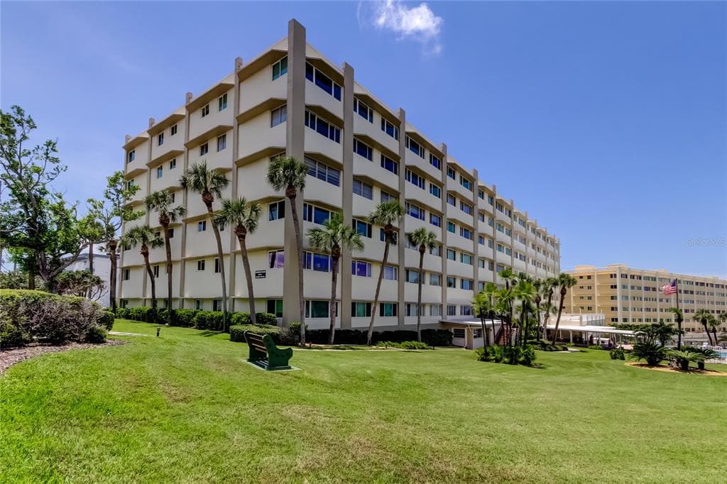 100 BLUFF VIEW DRIVE UNIT 208A - 2bd/2ba - $400,000 - BELLEAIR BLUFFS, FL
