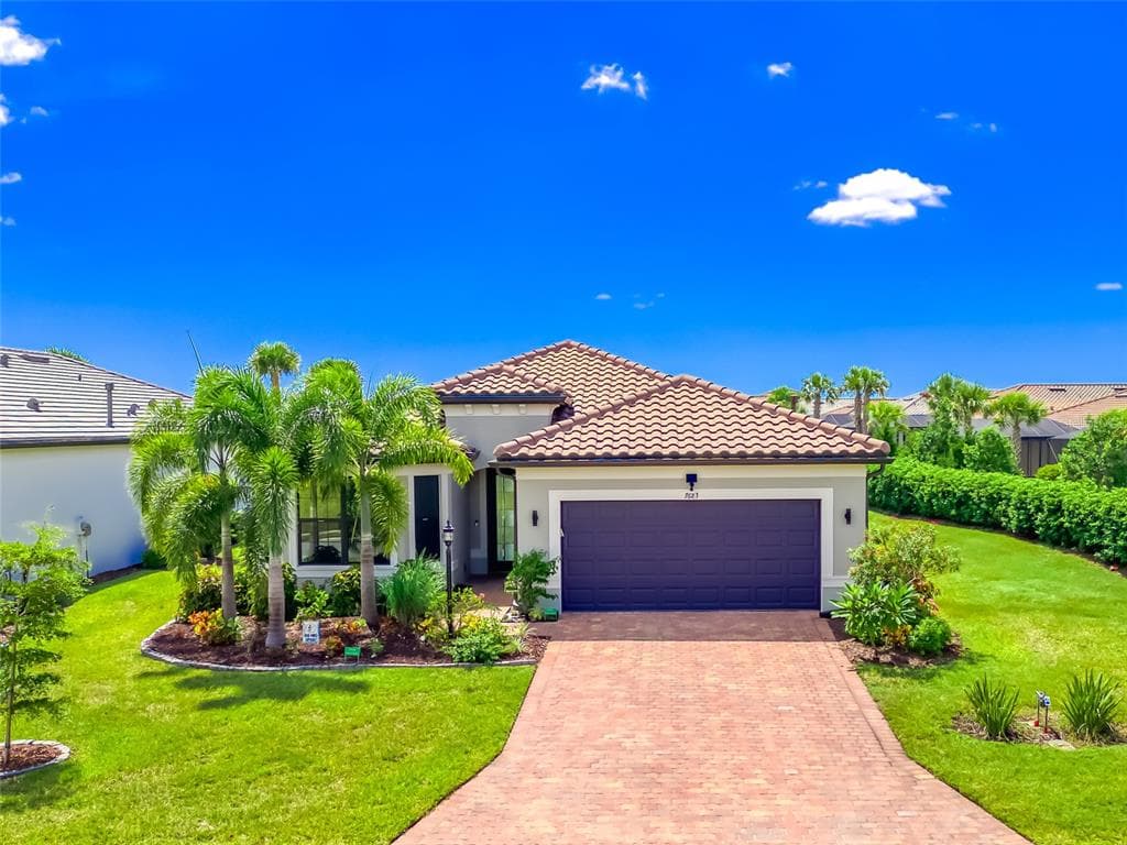 7683 SUMMERLAND COVE - 3bd/2ba - $728,000 - LAKEWOOD RANCH, FL