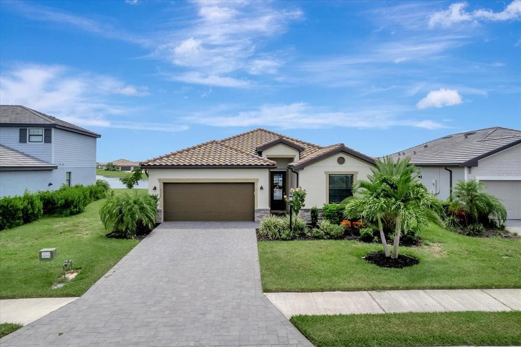 5327 CORAL REEF WAY - 4bd/3ba - $664,000 - BRADENTON, FL