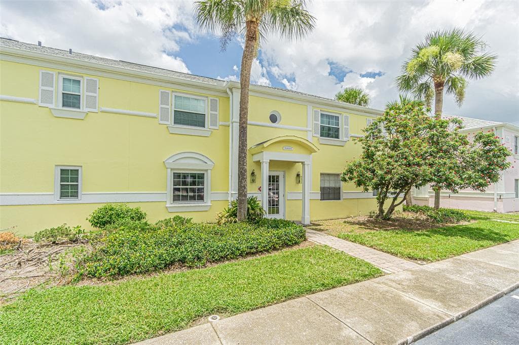3885 POMPANO DRIVE SE UNIT A - 1bd/1ba - $184,500 - ST PETERSBURG, FL