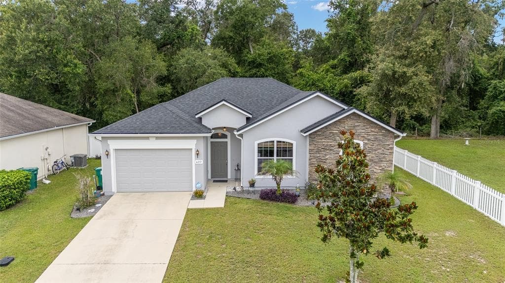 427 CIERRA OAKS CIRCLE - 3bd/2ba - $274,500 - LADY LAKE, FL