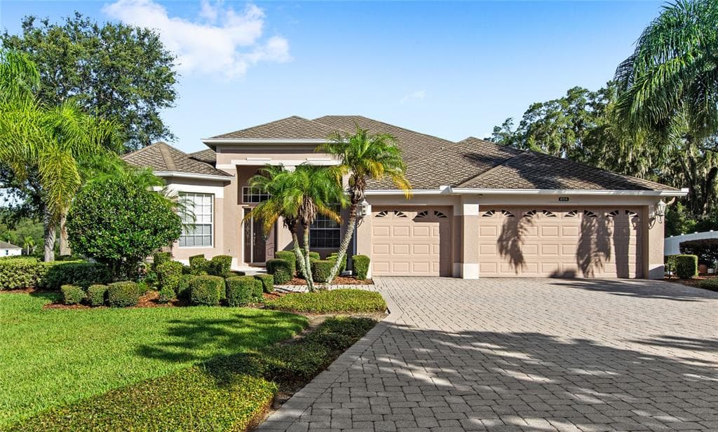 6114 TREMAYNE DRIVE - 4bd/3ba - $578,000 - MOUNT DORA, FL