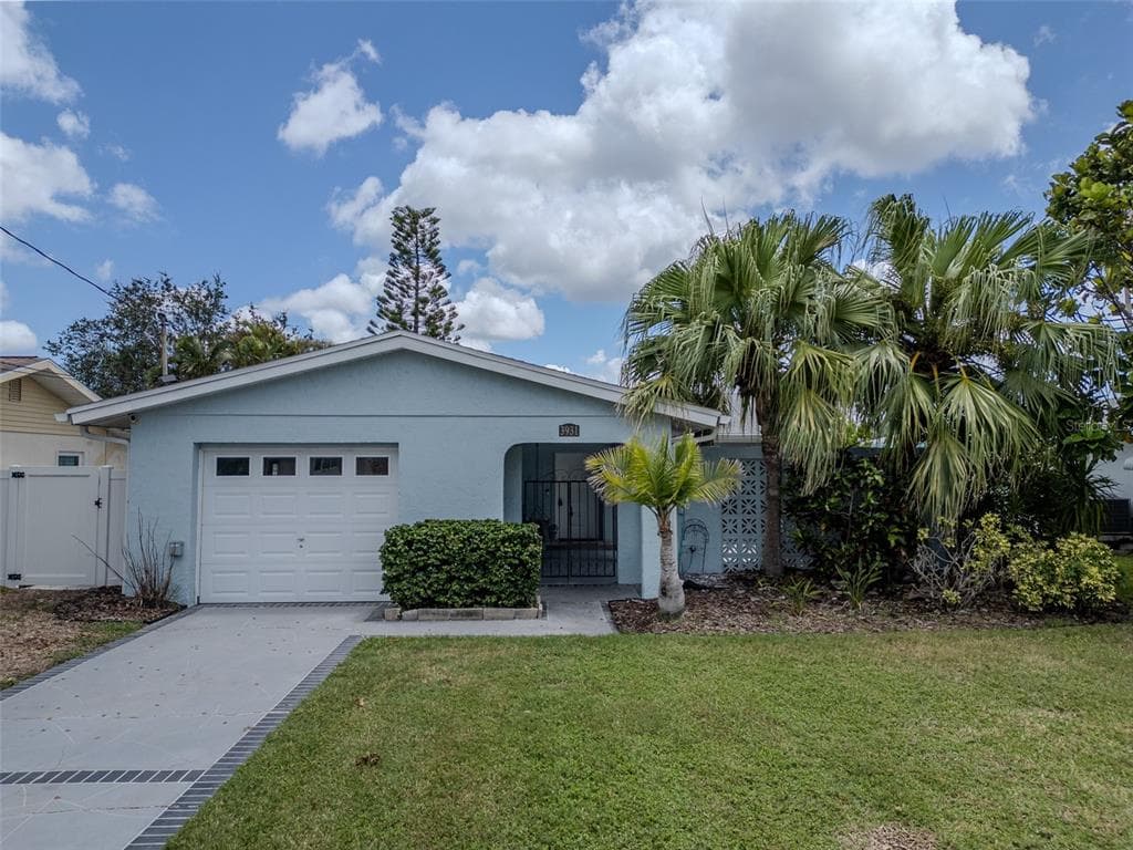 3931 HEADSAIL DRIVE - 2bd/2ba - $429,777 - NEW PORT RICHEY, FL