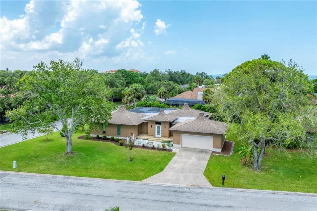 3804 BAYSIDE COURT - 3bd/3ba - $749,000 - BRADENTON, FL