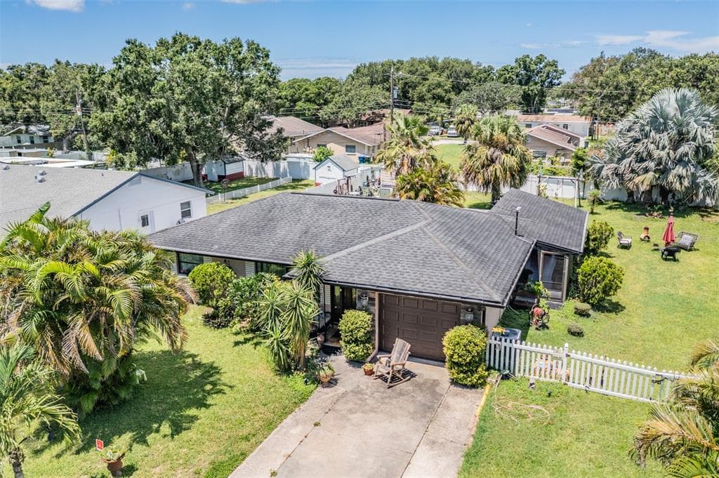 250 LAKE PALMS DRIVE - 3bd/1ba - $525,000 - LARGO, FL