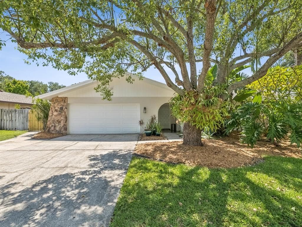 1864 BRAE MOOR DRIVE - 3bd/2ba - $639,900 - DUNEDIN, FL