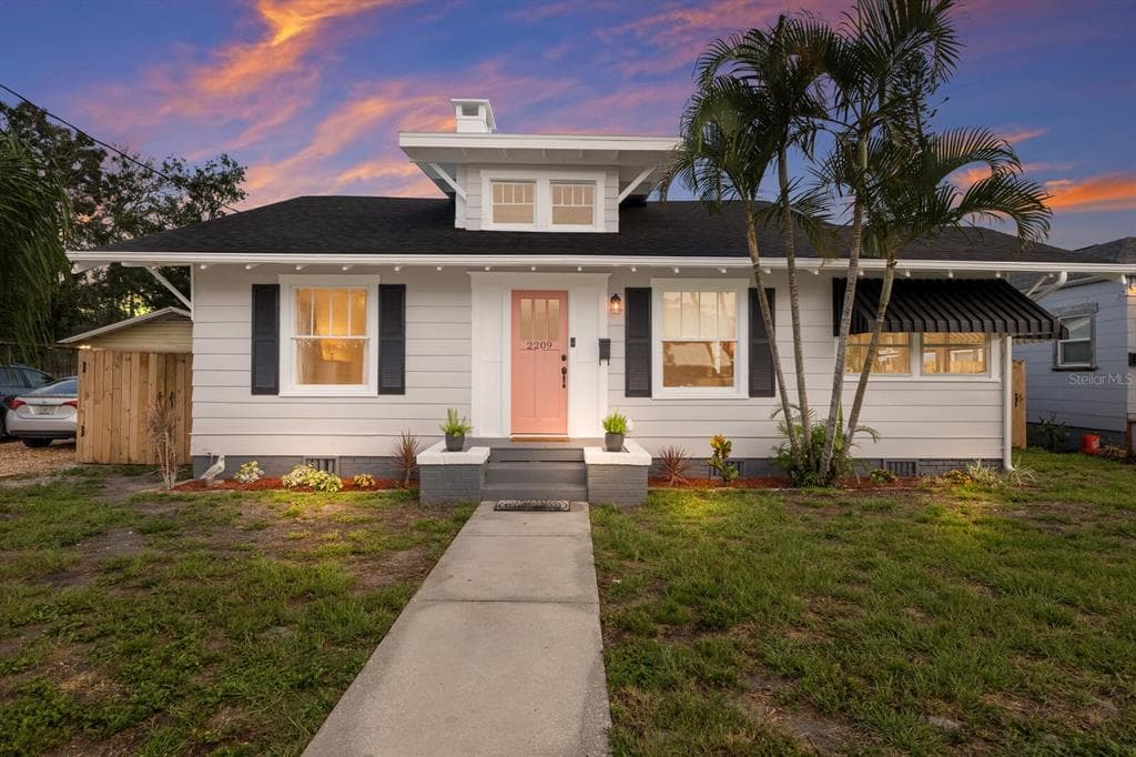 2209 6TH AVENUE W - 2bd/2ba - $369,000 - BRADENTON, FL