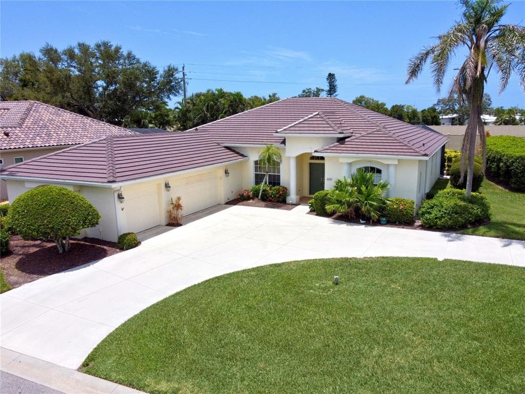 600 COCKATOO CIRCLE - 3bd/2ba - $569,800 - VENICE, FL
