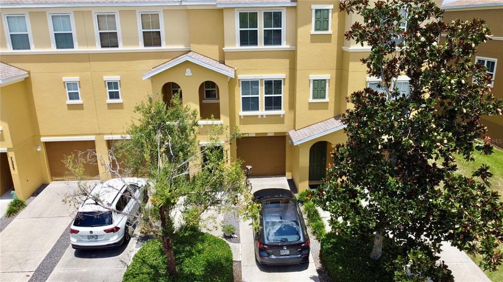 7329 BLACK WALNUT WAY - 2bd/3ba - $240,000 - LAKEWOOD RANCH, FL