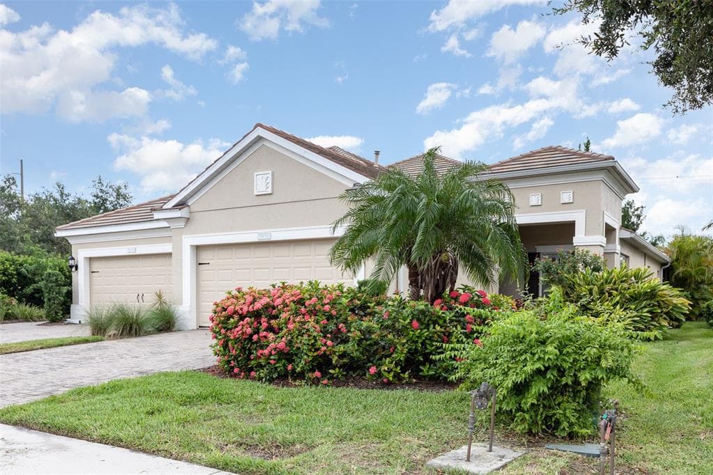 5050 MAYMONT PARK CIRCLE - 2bd/2ba - $350,000 - BRADENTON, FL