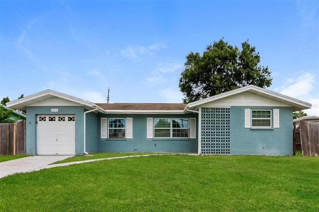 2810 SOUTHERN PARKWAY W - 3bd/2ba - $310,000 - BRADENTON, FL