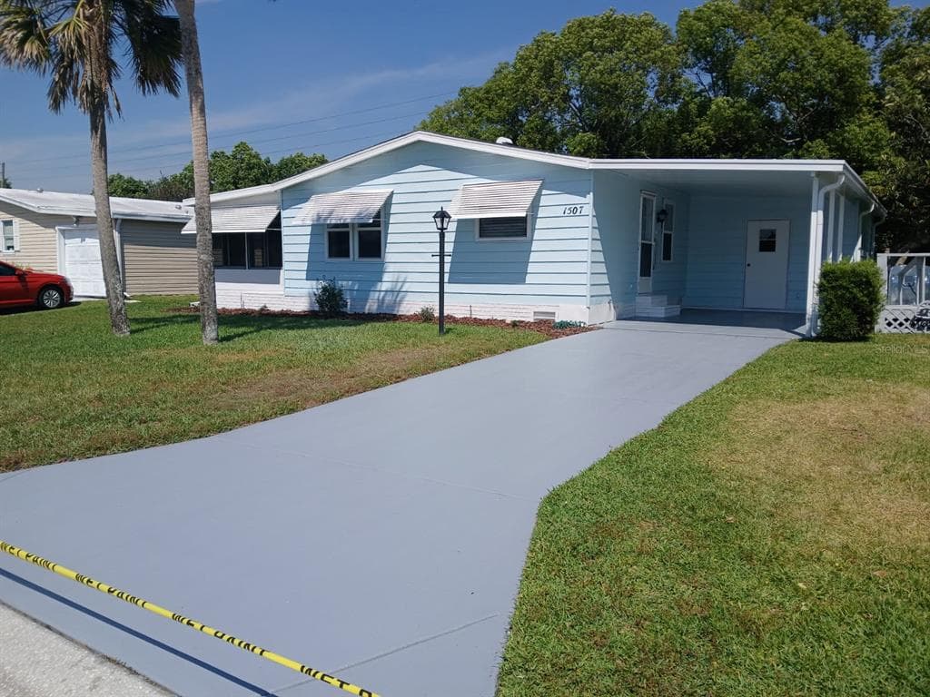 1507 E SCHWARTZ BOULEVARD - 2bd/2ba - $223,900 - LADY LAKE, FL