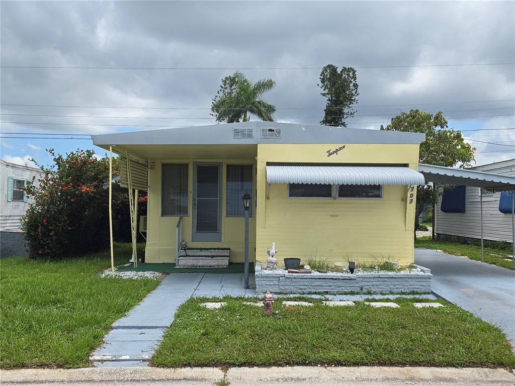 707 49TH AVENUE DR W - 1bd/1ba - $74,900 - BRADENTON, FL