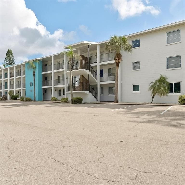 2427 FLAMINGO BOULEVARD UNIT K27 - 1bd/1ba - $83,000 - BRADENTON, FL