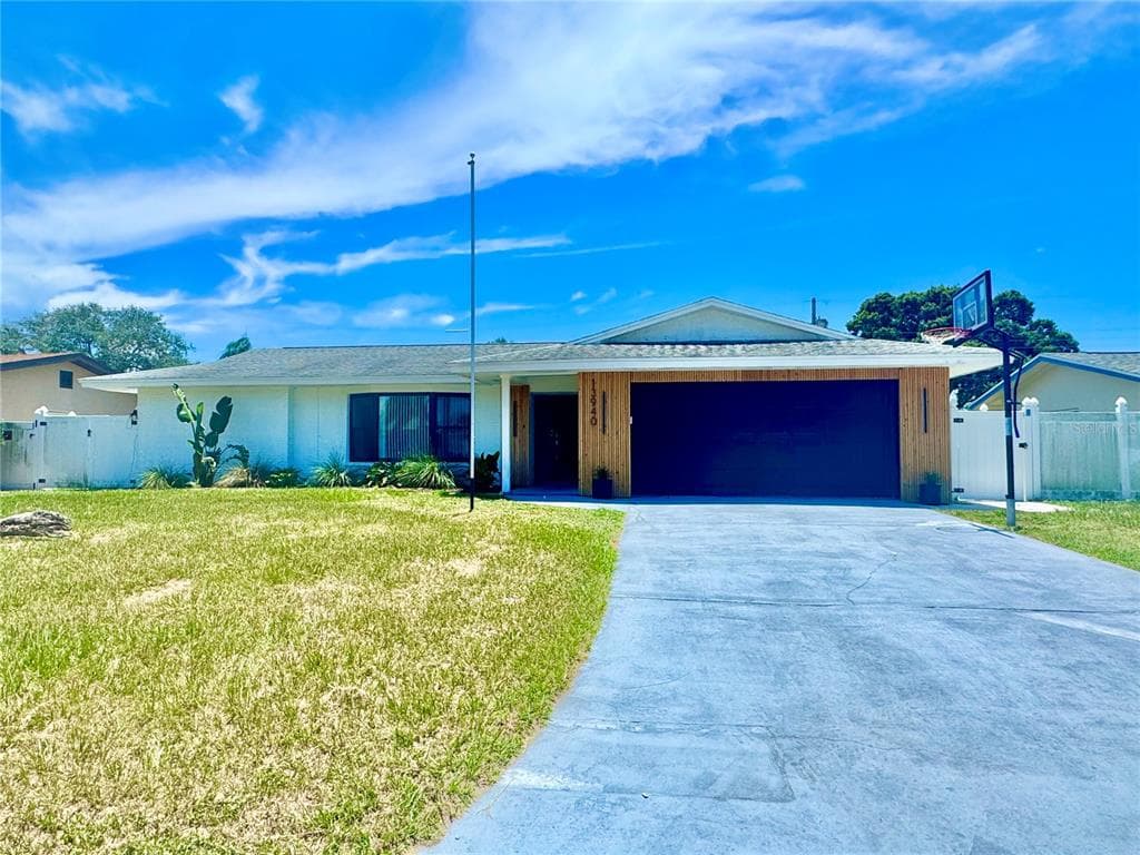 13940 ANTIGUA DRIVE - 3bd/2ba - $4,000 - SEMINOLE, FL