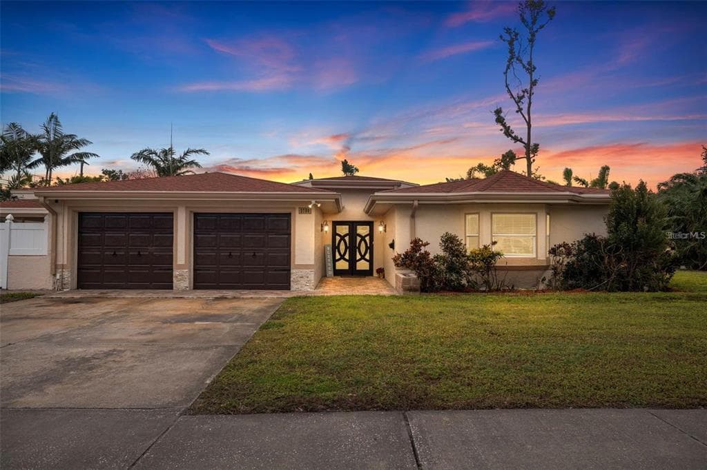 2790 PINELLAS POINT DRIVE S - 3bd/3ba - $665,000 - ST PETERSBURG, FL