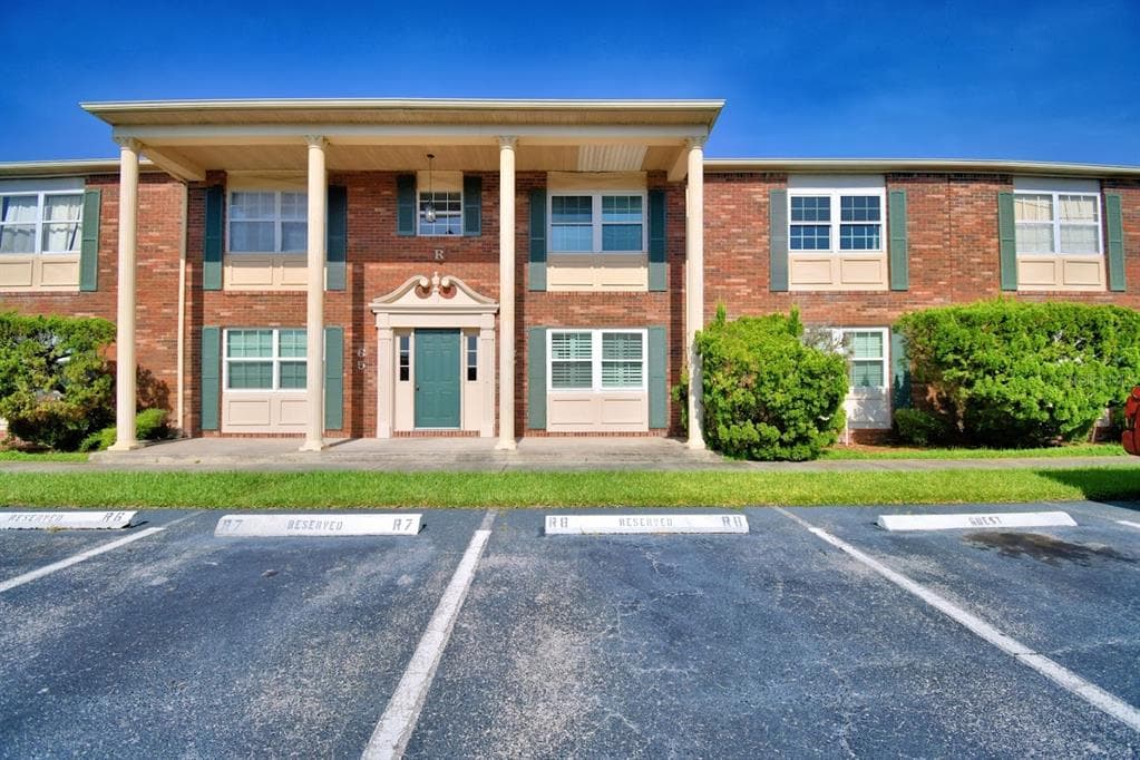 1920 E EDGEWOOD DRIVE UNIT R8 - 2bd/2ba - $170,000 - LAKELAND, FL