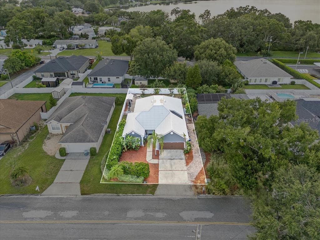 1224 7TH STREET NW - 3bd/2ba - $384,900 - WINTER HAVEN, FL