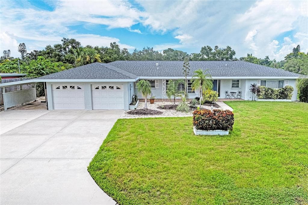 2705 S BRINK AVENUE - 4bd/3ba - $795,000 - SARASOTA, FL