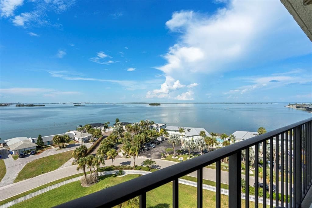 2530 GARY CIRCLE UNIT 903 - 2bd/2ba - $524,888 - DUNEDIN, FL