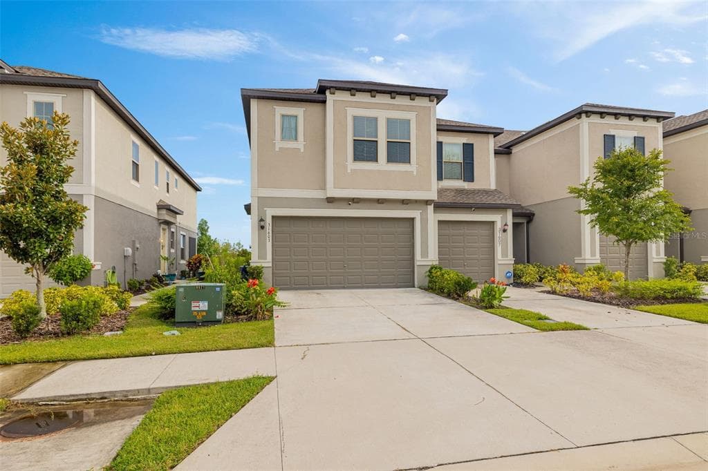 31603 BLUE PASSING LOOP - 3bd/3ba - $359,900 - WESLEY CHAPEL, FL