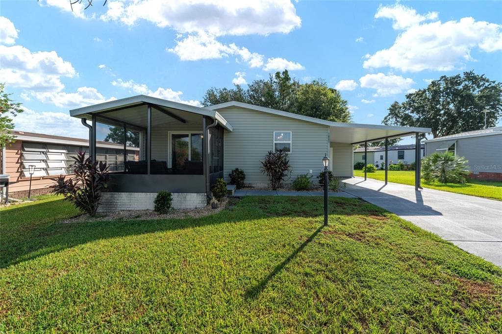 1607 DORAL CIRCLE - 2bd/2ba - $225,499 - LADY LAKE, FL